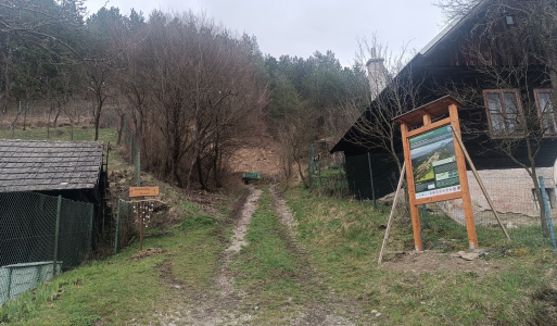 Náučný chodník popod Skálie 
